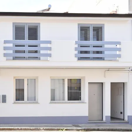 2 Bedroom Stunning In Santantioco شقة *
