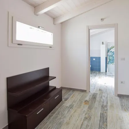 2 Bedroom Stunning In Santantioco شقة SantʼAntìoco